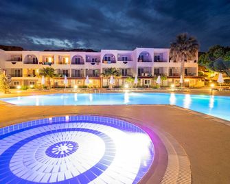 Lardos Bay Hotel - Lardos - Zwembad