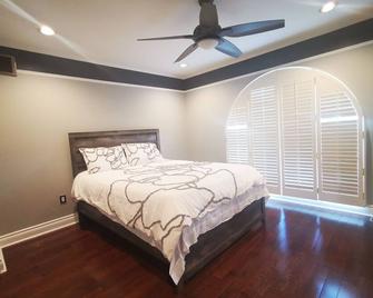 Luxury Villa next to golf course - LaSalle - Bedroom