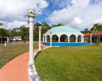 Days Inn by Wyndham Fort Myers Springs Resort - Fort Myers - Property amenity