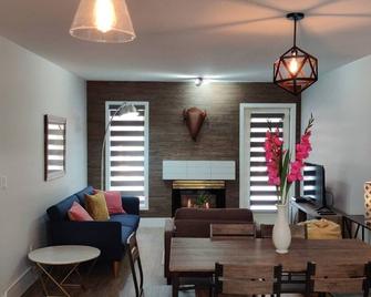 Two Bedroom Condo - Bow Valley Chalets, - Canmore - Living room