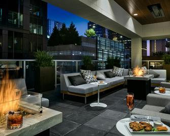 Hilton Garden Inn Seattle Bellevue Downtown - Bellevue - Patio