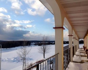 Hotel Motel Le Château - Lac-Mégantic - Balcony