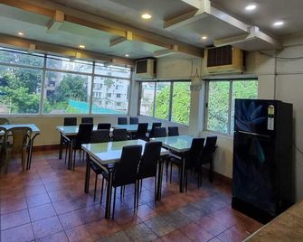Hotel Bhammar's Inn- A Pure Veg - Kolkata - Restaurant