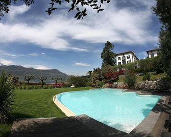 Il Sole Di Ranco - Ranco - Pool