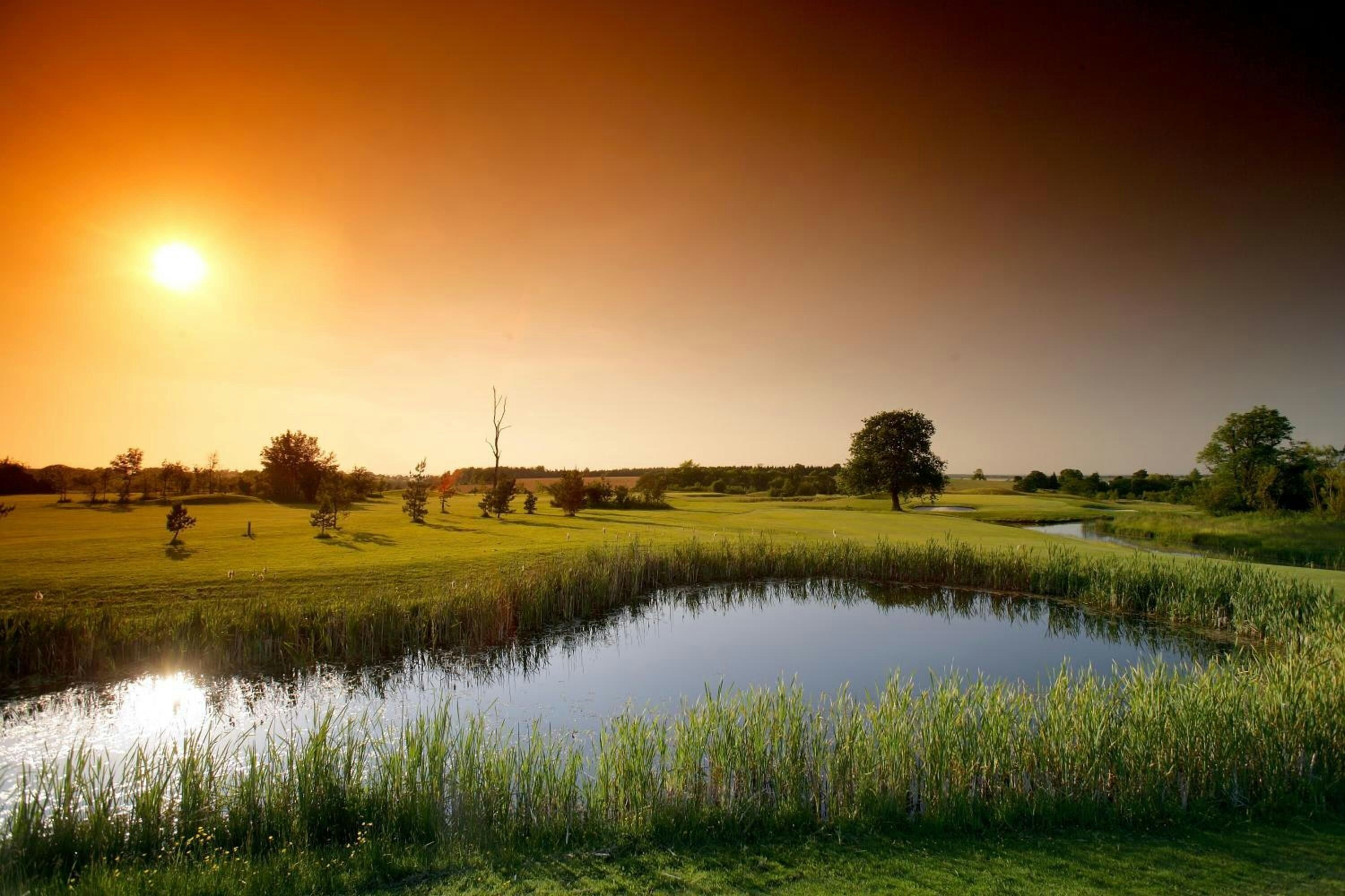 The Wiltshire Hotel, Golf and Leisure Resort - Swindon - Outdoor view