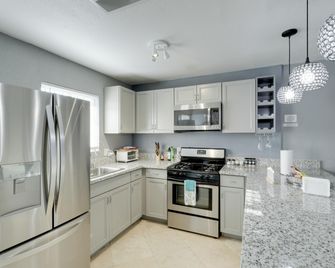 North Las Vegas Hideaway w/ Grill 10 Mi to Strip - North Las Vegas - Kitchen