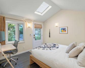 Downtown Palo Alto Gem! Cute, Spotless Guest House - Palo Alto - Bedroom