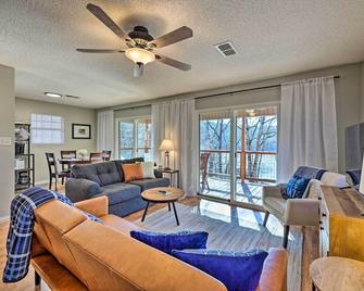 Cozy Beaver Lake Cabin with Waterfront View and Kayaks - Garfield - Sala de estar