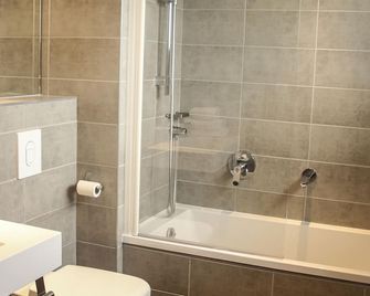 H24 Hotel - Le Mans - Bathroom