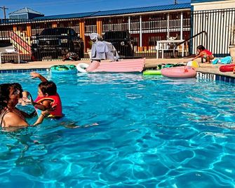 The Classic Desert Aire Hotel - Albert Lea