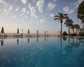Sultan Beldibi - Göynük - Piscine