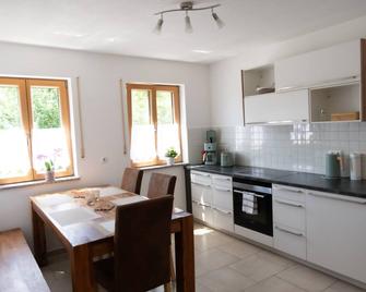 2 Bedroom Apartment in Rosenheim - Rosenheim - Cocina