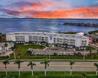 It's Simply Paradise! Stunning Sunset Waterfront Views of Charlotte Harbor! 2BR - Punta Gorda - Building