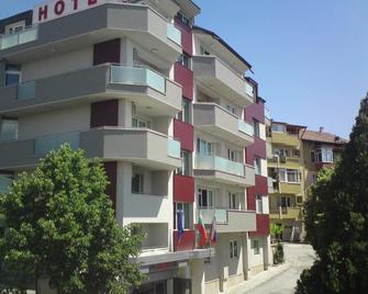 Alpha Family Hotel - Blagoewgrad - Gebäude