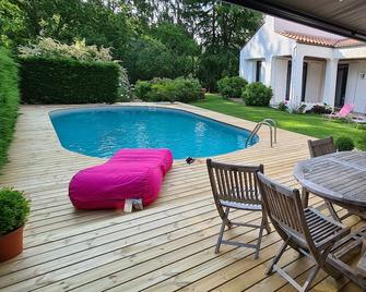 Beautiful villa near the ocean - Challans - Bazén