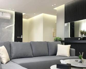 Kease Mughrizat C-12 Royal touch AZ56 - Riyadh - Living room