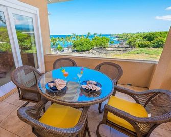 Penthouse Unit built 2007, Across from Kahaluu Beach, Fantastic Ocean Views! - Kahaluu-Keauhou - Balcony