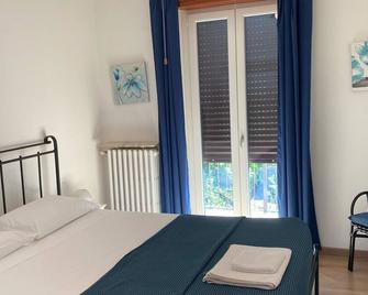 Betty's house 2 family apartment - Mandello del Lario - Camera da letto