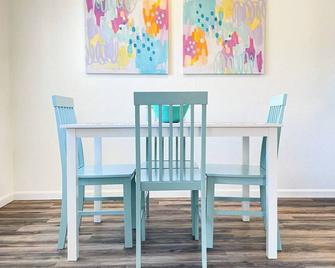 Lovely Home Central Coalinga - Coalinga - Dining room