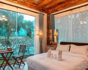 Champathong Garden Resort - Vang Vieng - Schlafzimmer