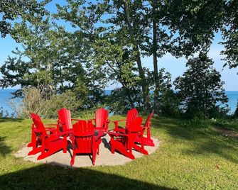 Modern Cottage on the Water - Newly Renovated! - Bluewater - Patio