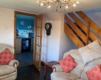 Little cottage-Village of Bunessan-Sleeps4 - Isle of Mull - Huiskamer
