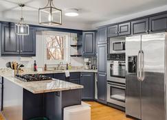 The Guest House - Carriage House - Excelsior - Kitchen