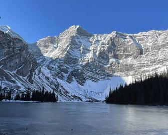 Rundle Rise - Spacious Condo Steps from Main Street - Canmore - Property amenity