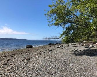Cooper's Cottage - Camano Island - Beach