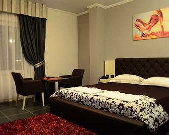 Hotel Mustang - Tirana - Habitación