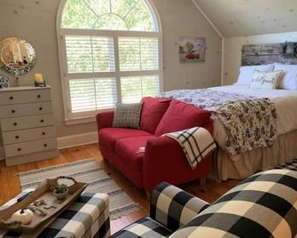 Cozy Carriage House Apartment on Horse Farm - Ellijay - Habitación
