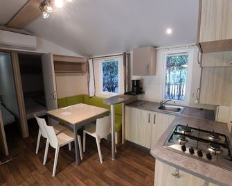 Camping Domaine du Cros d'Auzon - Aubenas - Keuken