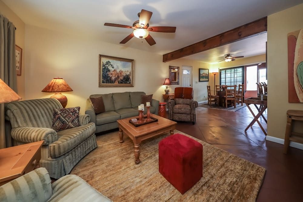 Save 15% Off The One Day Rate When You Book 28 Days Or More! - Green Valley - Living room