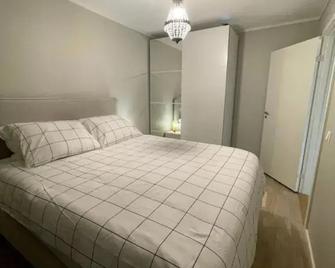 NEW Duplex Apartment Near the city with Free Private Parking - Lorenskog - Camera da letto