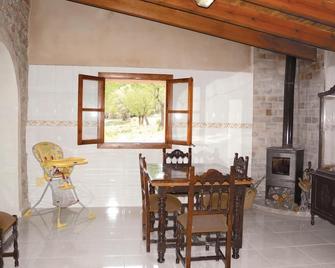 3 Bedroom Amazing Home In Estellencs - Estellencs - Dining room