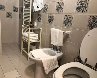 Agriturismo Camiano Piccolo - Montefalco - Bathroom