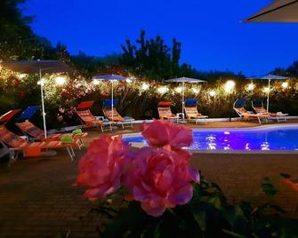 Mirella Charming - Santa Lucia - Pool