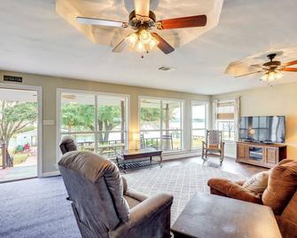 Dock, Decks and Views Lakefront Cottage - Jewett - Living room