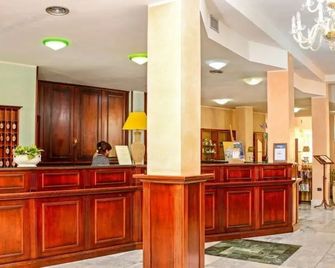 Allegra Club - Malaspina Family Village - Bosa - Receptionist