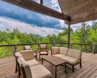 Serenity Mountain Cabin with Hot Tub Pet Friendly - Mill Spring - Balcón