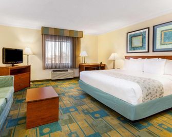 La Quinta Inn by Wyndham Chicago Willowbrook - Willowbrook - Wohnzimmer