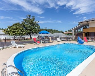 Quality Inn - Aberdeen - Басейн