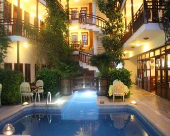 Hotel Karyatit Kaleici - Antalya - Pool