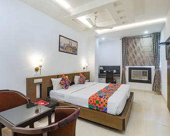 Fabhotel Prime The Continental - Lucknow - Bedroom