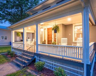 The Historic Ola Babcock Miller Retreat with Hot Tub - Washington - Edificio