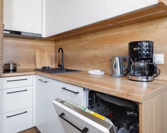 Marina & Amber Grzybowo Apartments with Garden by Noclegi Renters - Grzybowo - Küche