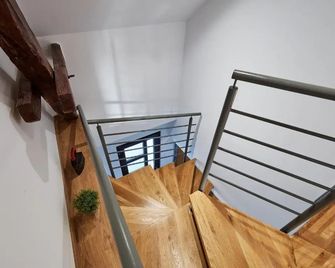 Eva Rooms & Studio Apartment - Karlovac - Aufgang
