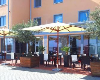 Montana-Hotel Ellwangen - Ellwangen - Patio