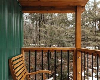 Luxury Tiny Home Getaway- Iris Home - Woodstock - Balcón