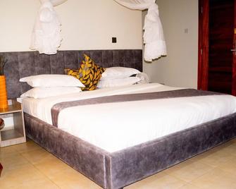 Distinctions Gardens Guest House - Siaya - Habitación